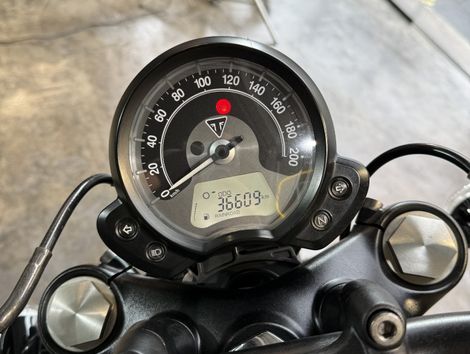 TRIUMPH BONNEVILLE BOBBER BLACK 1200cc