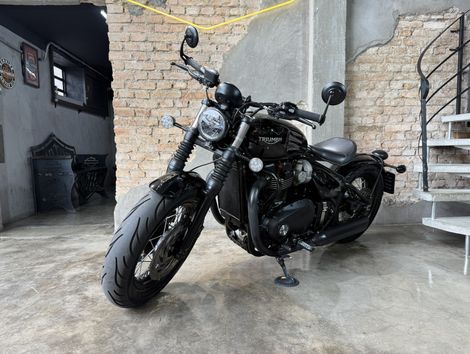 TRIUMPH BONNEVILLE BOBBER BLACK 1200cc