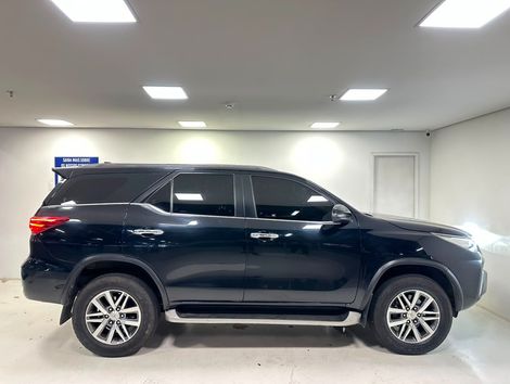 Toyota Hilux SW4 SRX 4x4 2.8 TDI 16V Dies. Aut.