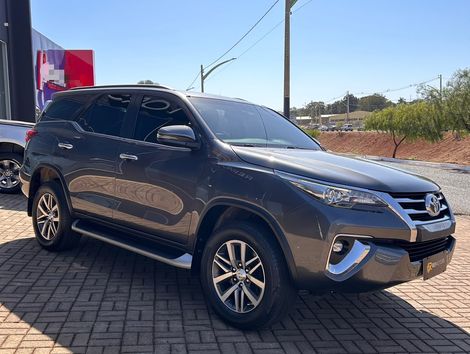 Toyota Hilux SW4 SRX 4x4 2.8 TDI 16V Dies. Aut.