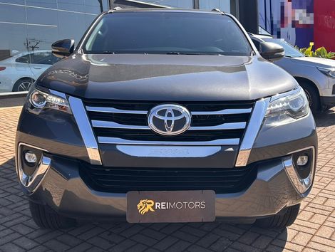 Toyota Hilux SW4 SRX 4x4 2.8 TDI 16V Dies. Aut.