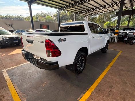 Toyota Hilux CD 4x4 2.8 Diesel Mec.