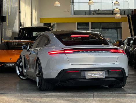Porsche Taycan 4S (Elétrico)