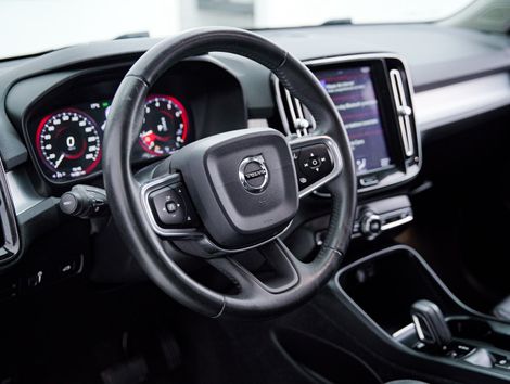 Volvo XC 40 T-5 MOMENTUM 2.0 252cv AWD