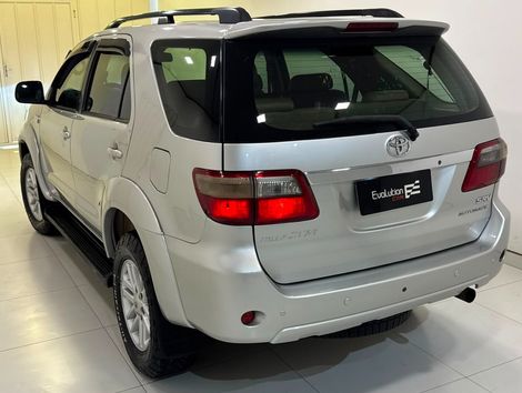 Toyota Hilux SW4 SRV D4-D 4x4 3.0 TDI Dies. Aut