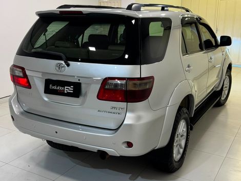 Toyota Hilux SW4 SRV D4-D 4x4 3.0 TDI Dies. Aut