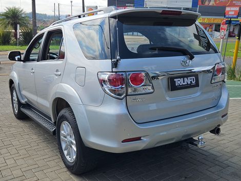 Toyota Hilux SW4 SRV D4-D 4x4 3.0 TDI Dies. Aut