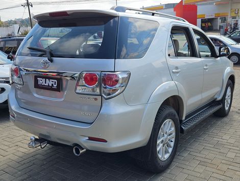 Toyota Hilux SW4 SRV D4-D 4x4 3.0 TDI Dies. Aut