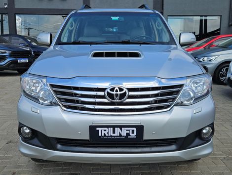 Toyota Hilux SW4 SRV D4-D 4x4 3.0 TDI Dies. Aut