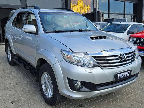 Toyota Hilux SW4 SRV D4-D 4x4 3.0 TDI Dies. Aut