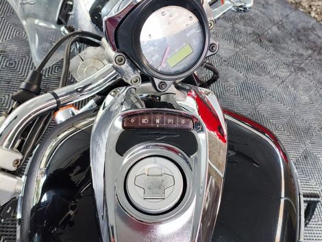 SUZUKI BOULEVARD M800