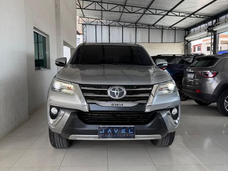 Toyota Hilux SW4 SRX 4x4 2.8 TDI 16V Dies. Aut.