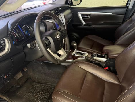 Toyota Hilux SW4 SRX 4x4 2.8 TDI 16V Dies. Aut.