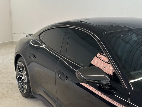 Porsche Taycan (Elétrico)