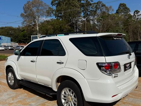 Toyota Hilux SW4 SR 4x2 2.7/2.7 Flex 16V Mec.