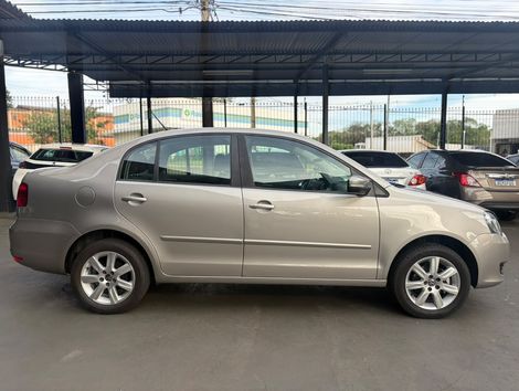 VolksWagen Polo Sedan 1.6 Mi Total Flex 8V 4p
