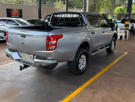 Mitsubishi L200 Triton Sport GLX 2.4 CD Diesel Mec.
