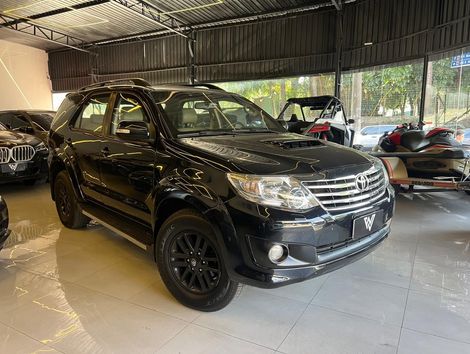 Toyota Hilux SW4 SRV D4-D 4x4 3.0 TDI Dies. Aut