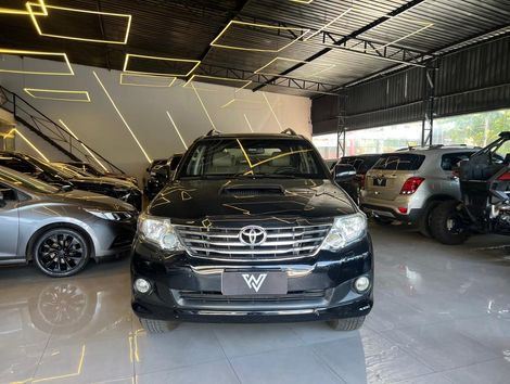 Toyota Hilux SW4 SRV D4-D 4x4 3.0 TDI Dies. Aut