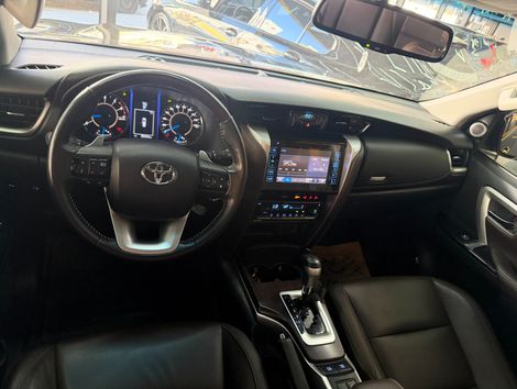 Toyota Hilux SW4 SRV 4x2 2.7 Flex 16V Aut.