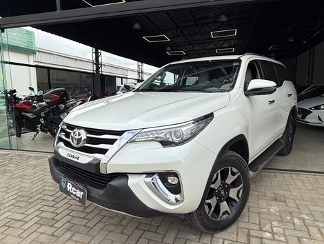 Toyota Hilux SW4 SRX Diamo. 4x4 2.8 TB Die Aut.