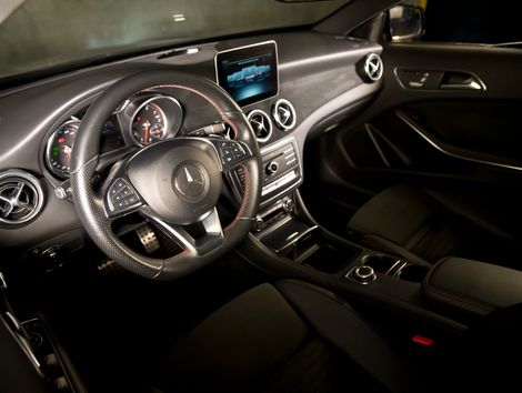 Mercedes GLA 250 Sport 2.0 TB 16V 4x2  211cv Aut.