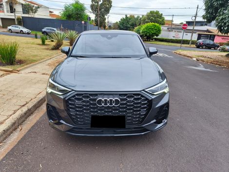 Audi Q3 SPB Perf. Black 2.0 TFSI Tipt. Quat.