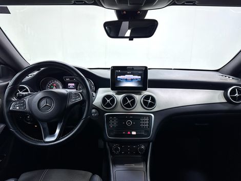 Mercedes CLA-200 Urban 1.6 TB 16V/Flex Aut.