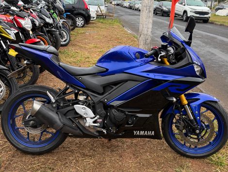 YAMAHA YZF R-3 321/ABS