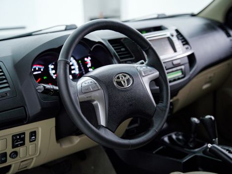 Toyota Hilux SW4 SRV D4-D 4x4 3.0 TDI Dies. Aut
