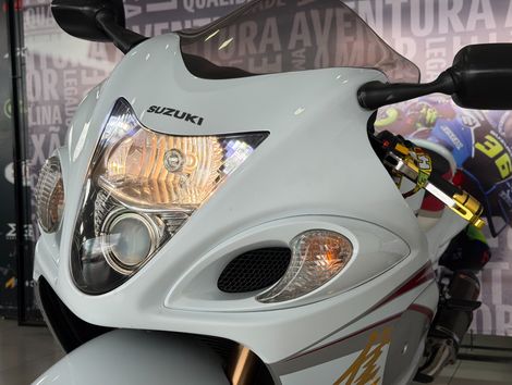 SUZUKI Motos Branco Pearl com Rodas Douradas