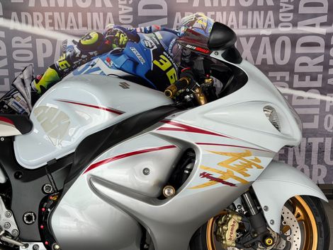 SUZUKI Motos Branco Pearl com Rodas Douradas