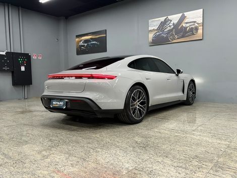 Porsche Taycan (Elétrico)