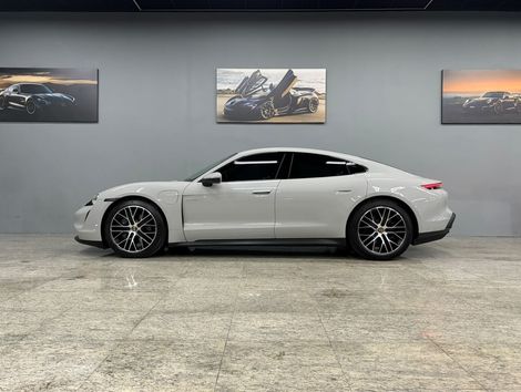Porsche Taycan (Elétrico)