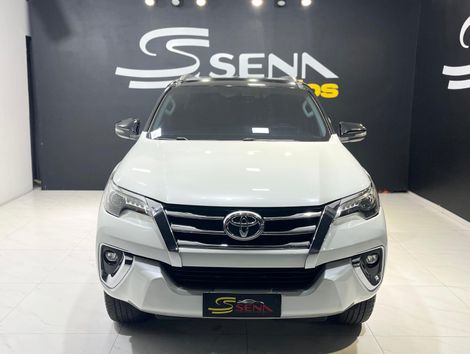 Toyota Hilux SW4 SRX 4x4 2.8 TDI 16V Dies. Aut.