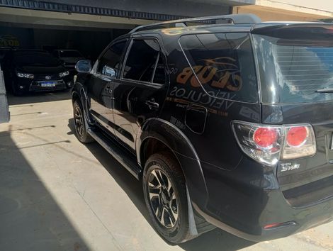 Toyota Hilux SW4 SR 4x2 2.7/ 2.7 Flex 16V Aut.