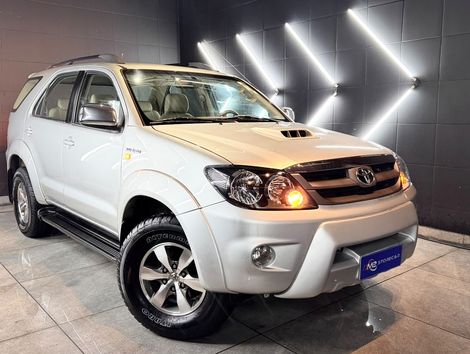 Toyota Hilux SW4 SRV D4-D 4x4 3.0 TDI Dies. Aut