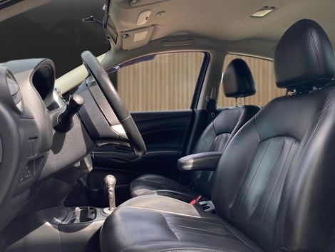 Nissan VERSA UNIQUE 1.6 16V FlexStart 4p Aut.