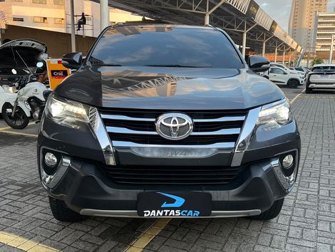 Toyota Hilux SW4 SRX 4x4 2.8 TDI 16V Dies. Aut.