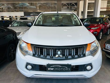 Mitsubishi L200 Tri. Outd. GLX 2.4 CD 4x4 Die. Mec.