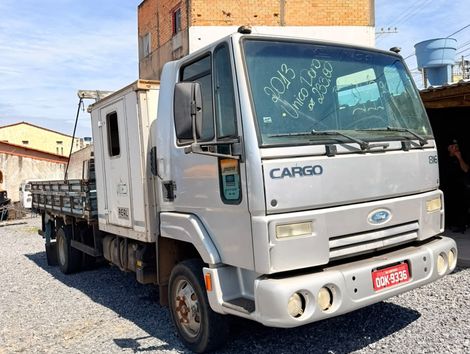  Caminhão carroceria aberta