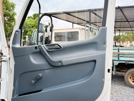 MERCEDES-BENZ Accelo 815 2p (diesel) (E5)
