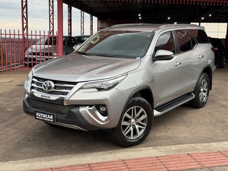 Toyota Hilux SW4 SRX 4x4 2.8 TDI 16V Dies. Aut.