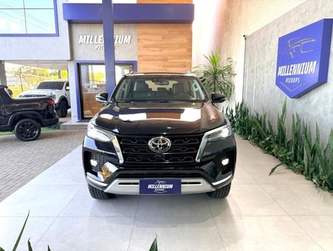 Toyota Hilux SW4 SRX 4x4 2.8 TDI 16V Dies. Aut.