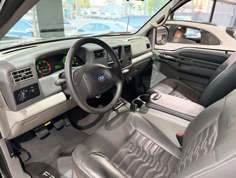 Ford F-250 XLT 3.9 4x2 CD TB Diesel