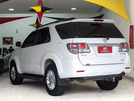 Toyota Hilux SW4 SRV D4-D 4x4 3.0 TDI Dies. Aut