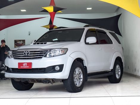 Toyota Hilux SW4 SRV D4-D 4x4 3.0 TDI Dies. Aut