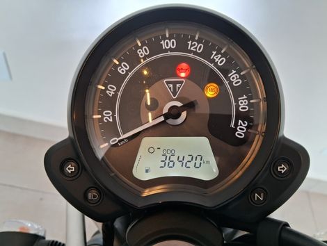 TRIUMPH STREET SCRAMBLER 900cc