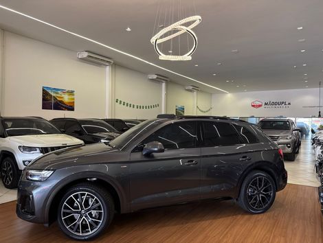 Audi Q5 S-Line Black 2.0 TFSI Quat. S-Tronic
