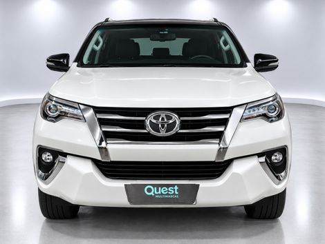 Toyota Hilux SW4 SRX 4x4 2.8 TDI 16V Dies. Aut.